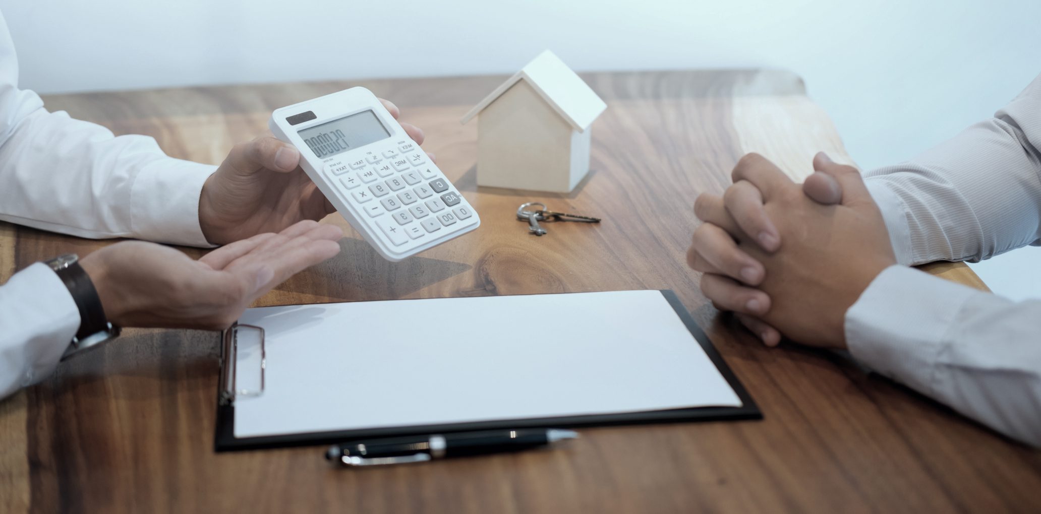 Окно возможностей для россиян: почему конец 2025 года — лучшее время для конвертации рубля в квадратные метры